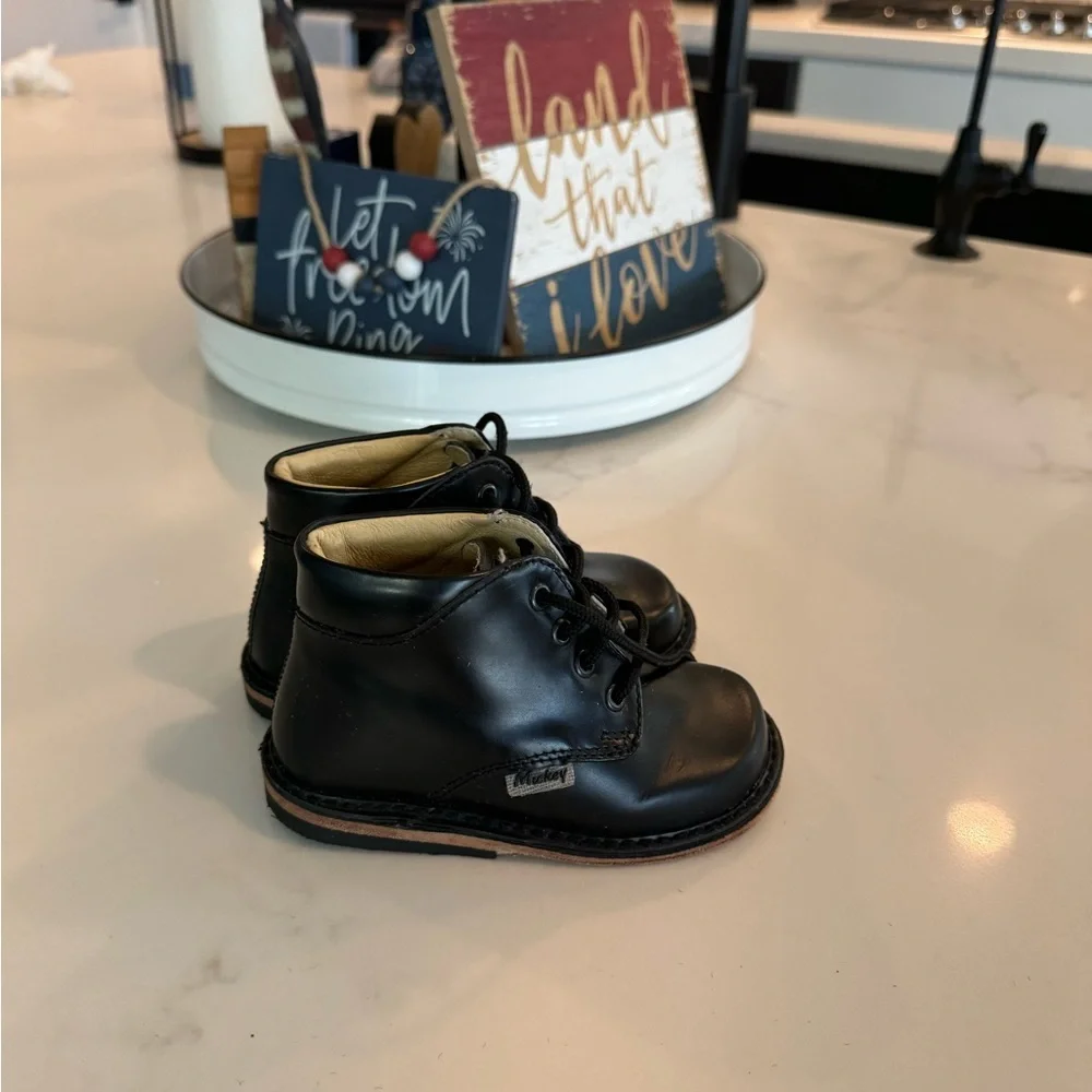 Mickey Calzado boots size 7c
